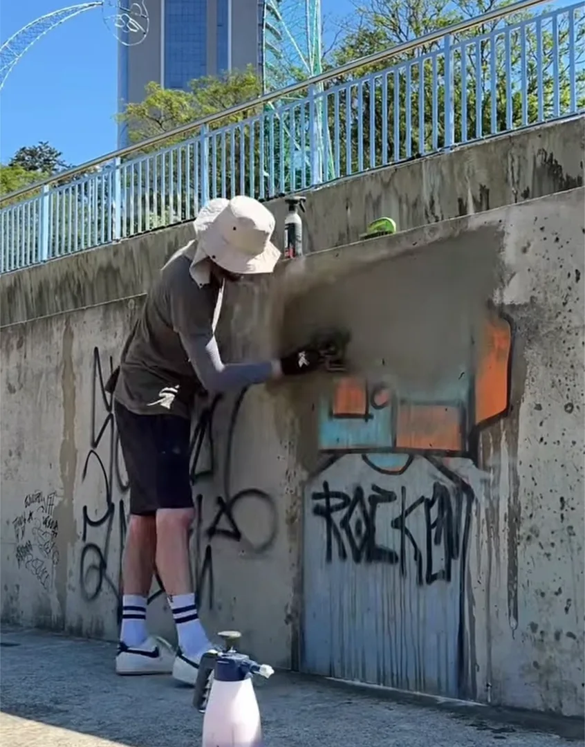 Influenciador ganha notoriedade ao pintar a cidade