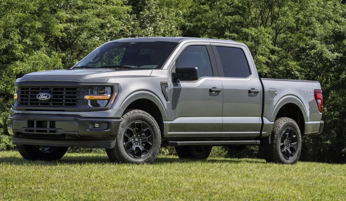 Ford recontrata 300 engenheiros após falhas da IA...