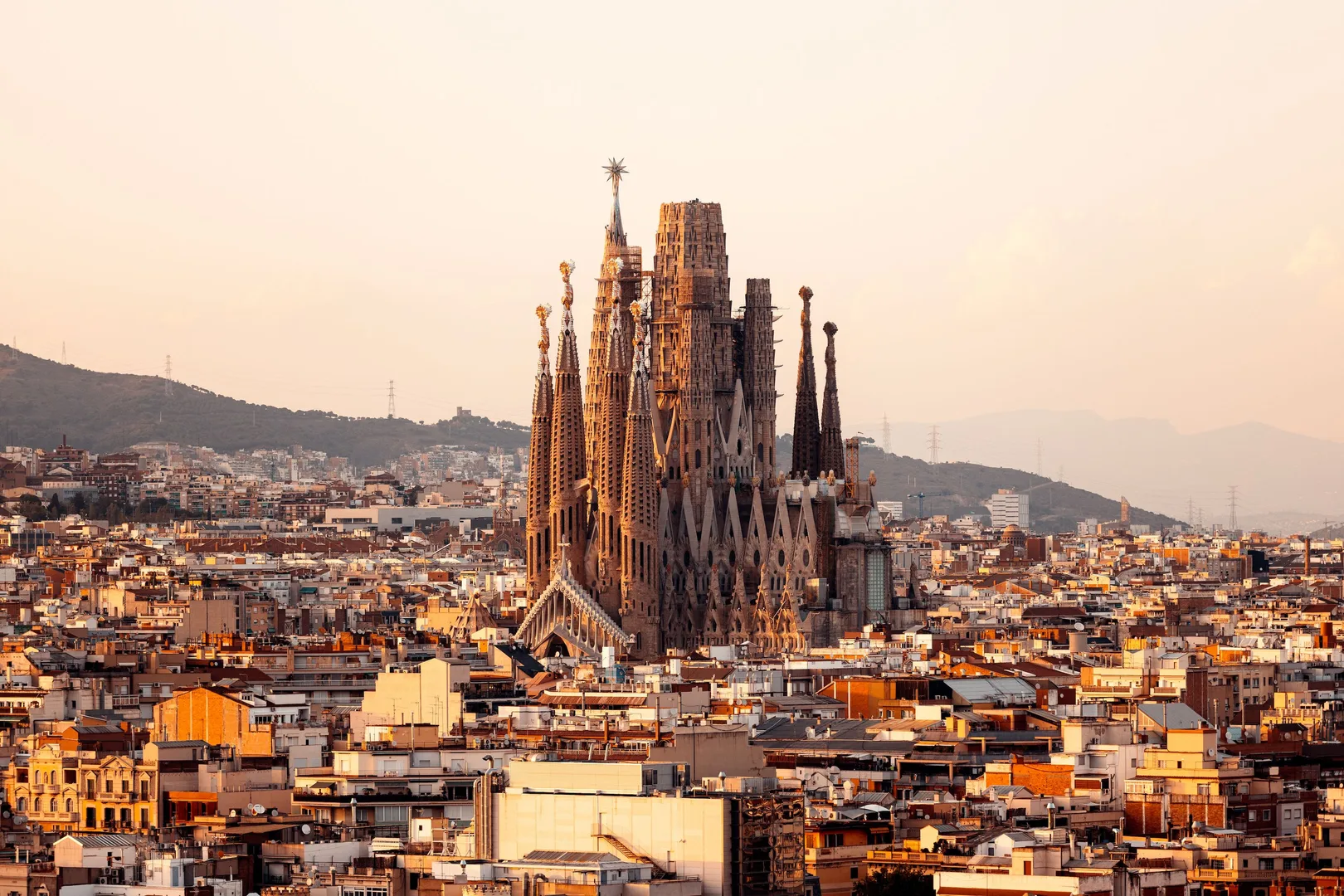 La Sagrada Familia: Maravilha arquitetônica chega a marco histórico