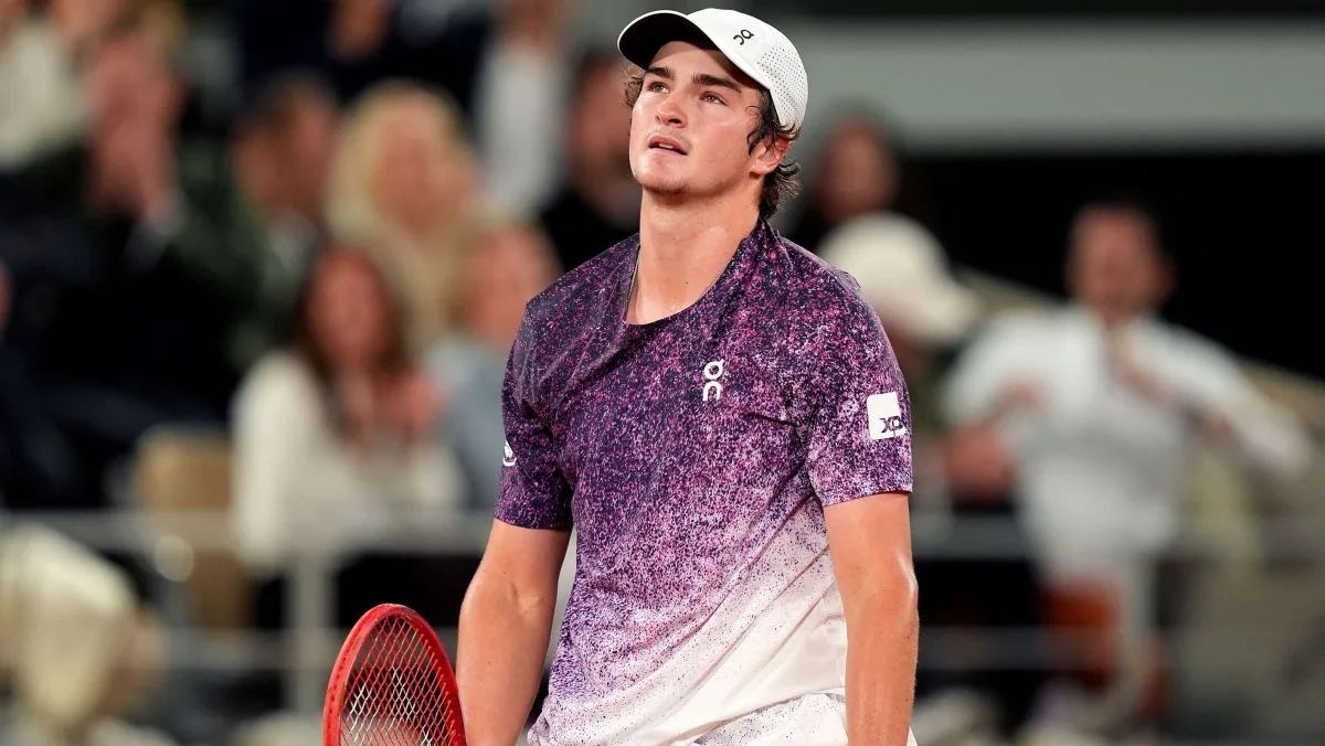 João Fonseca se despede de Roland Garros após duelo acirrado