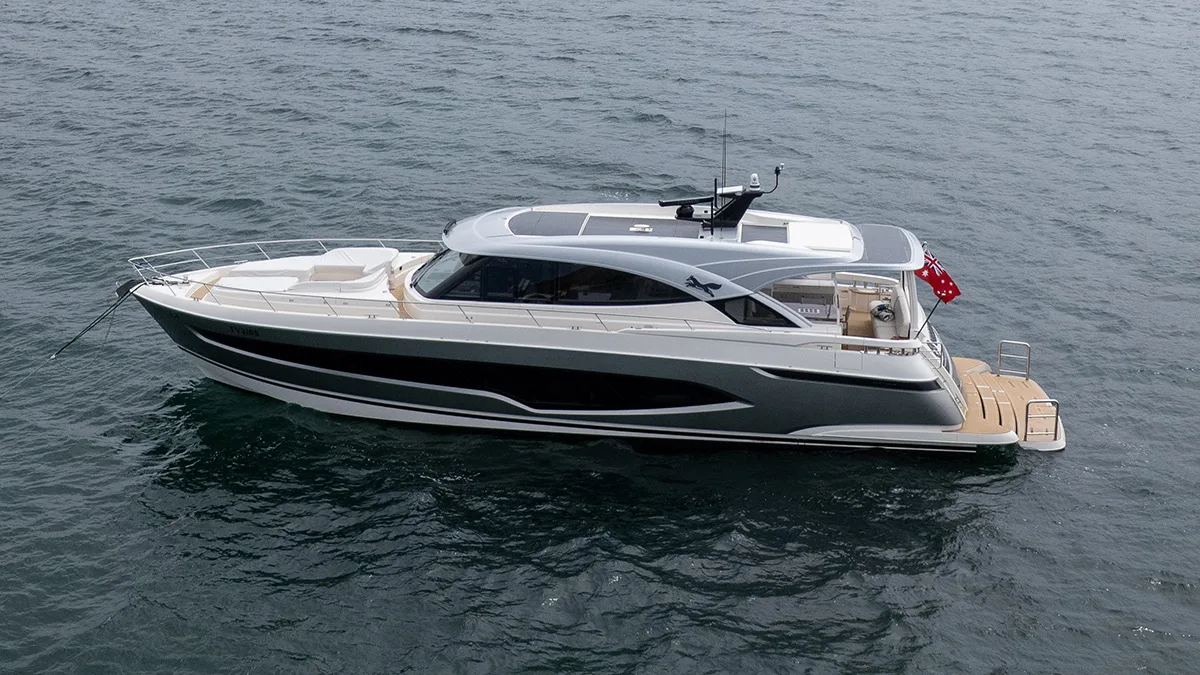 Riviera 6800: Iate com Pele Solar Revoluciona Energia no Mar