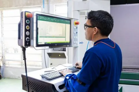 Senai e WEG inovam em monitoramento para CNC