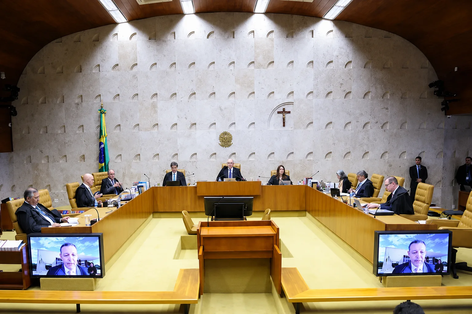 IA revela alianças entre ministros do STF