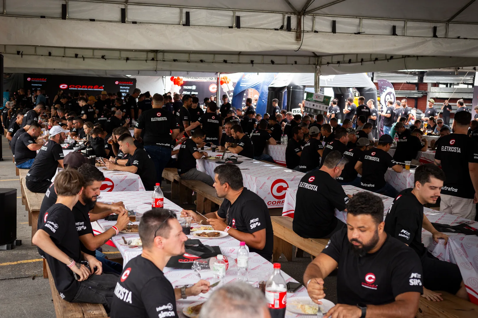 Maior festa do estado é da Corrêa: 1.000 eletricistas