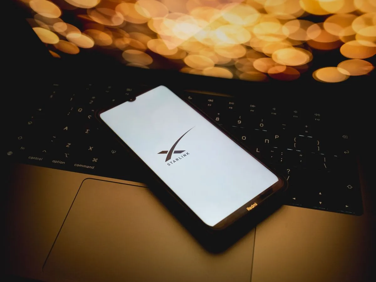 Anatel libera Starlink em celulares no Brasil