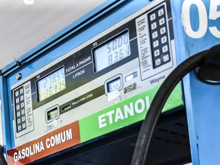 Deputados apoiam aumento para 32% de etanol na gasolina
