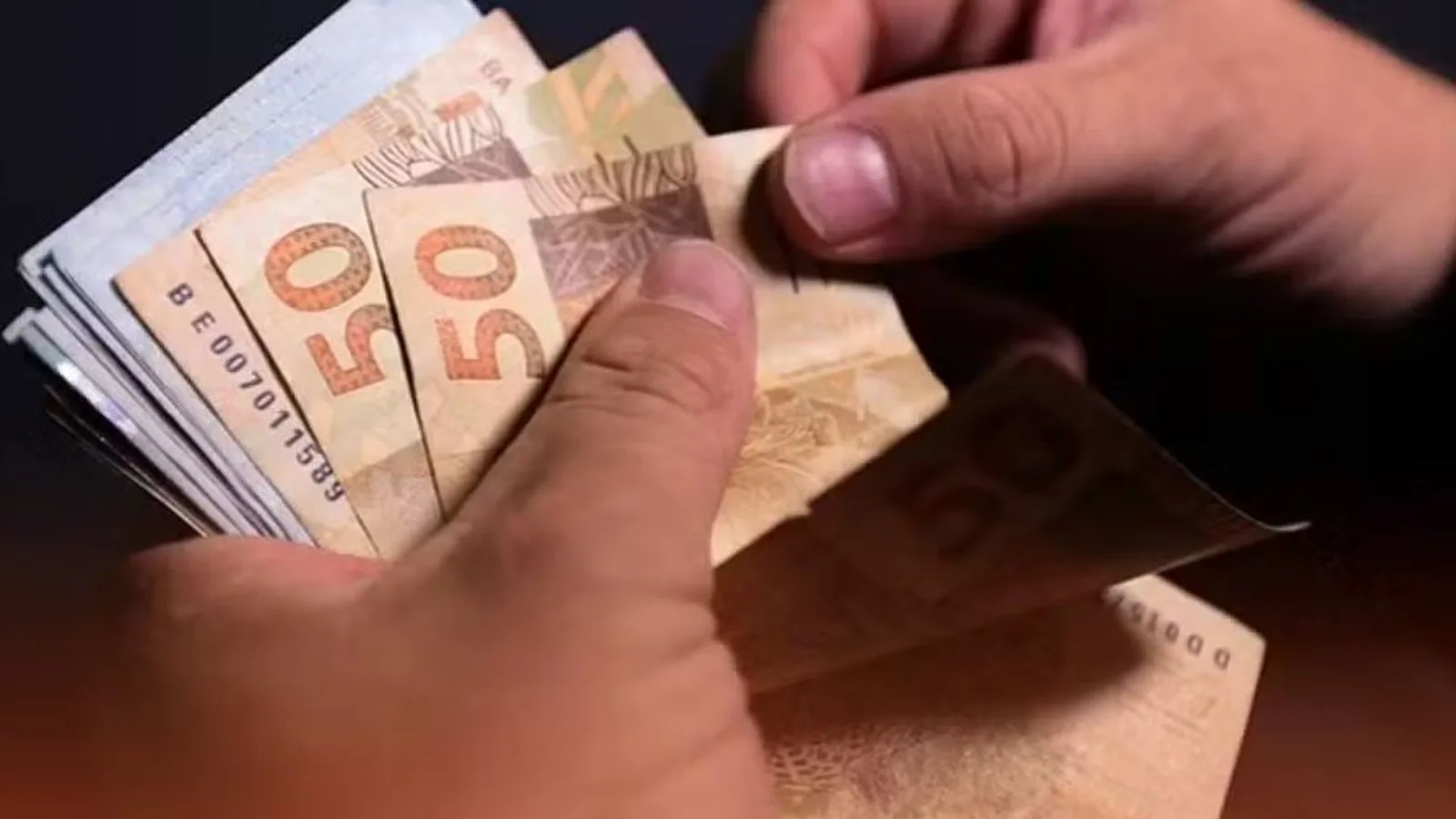 Veja quem recebe o abono salarial 2026 nesta quarta-feira (15) e como consultar 