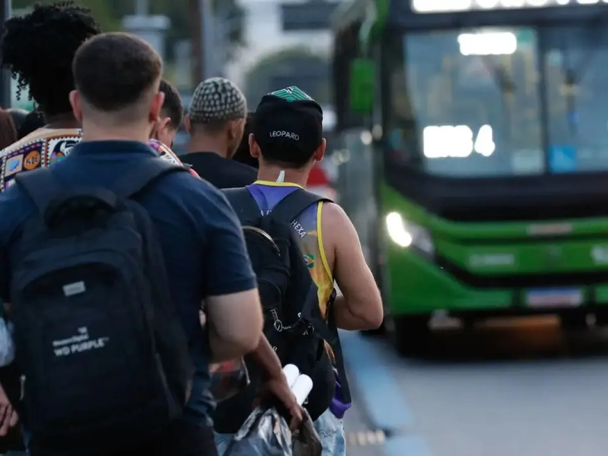 Queda nos transportes freia avanço dos serviços no Brasil