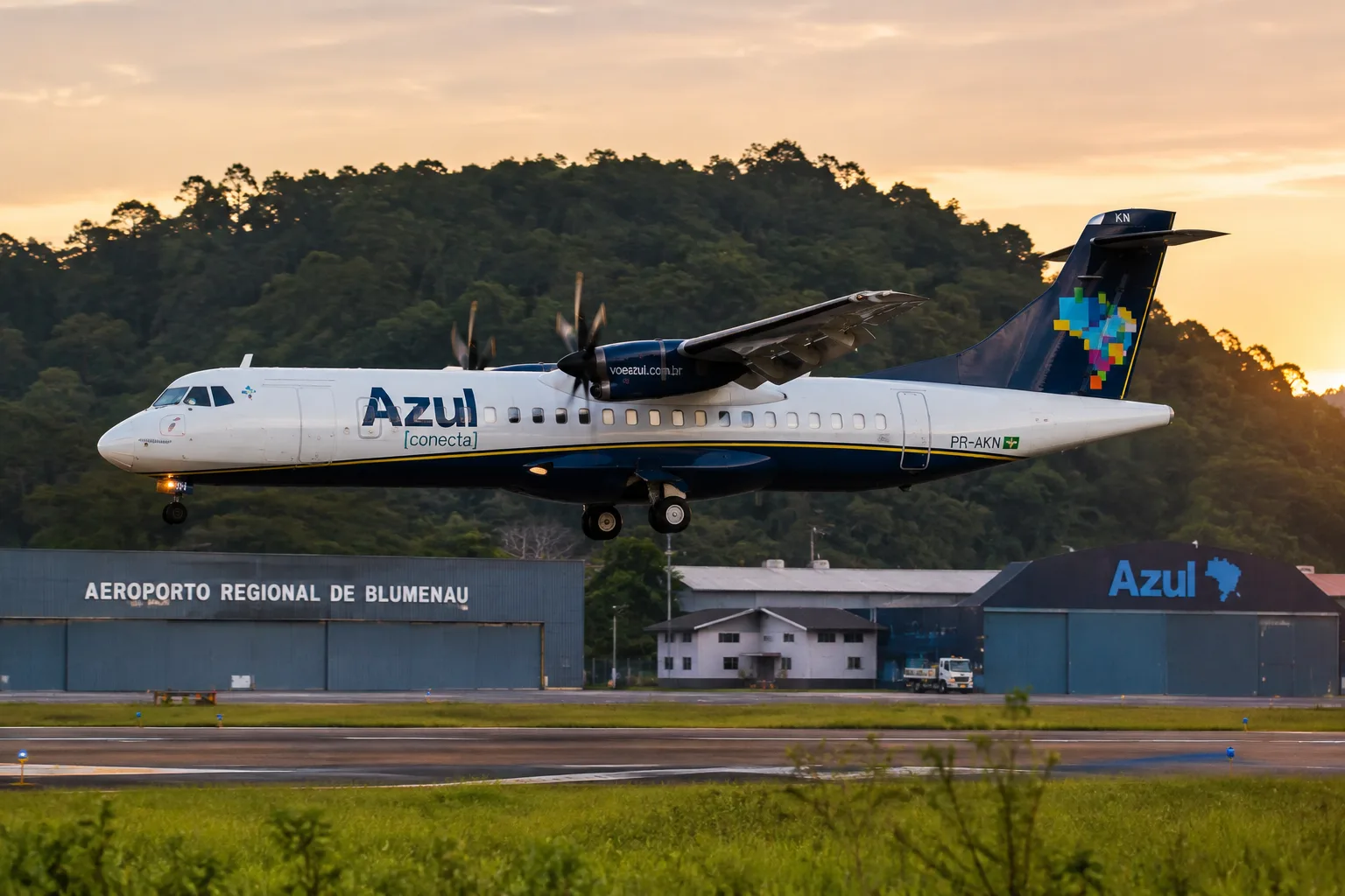 Azul liga Blumenau a Florianópolis