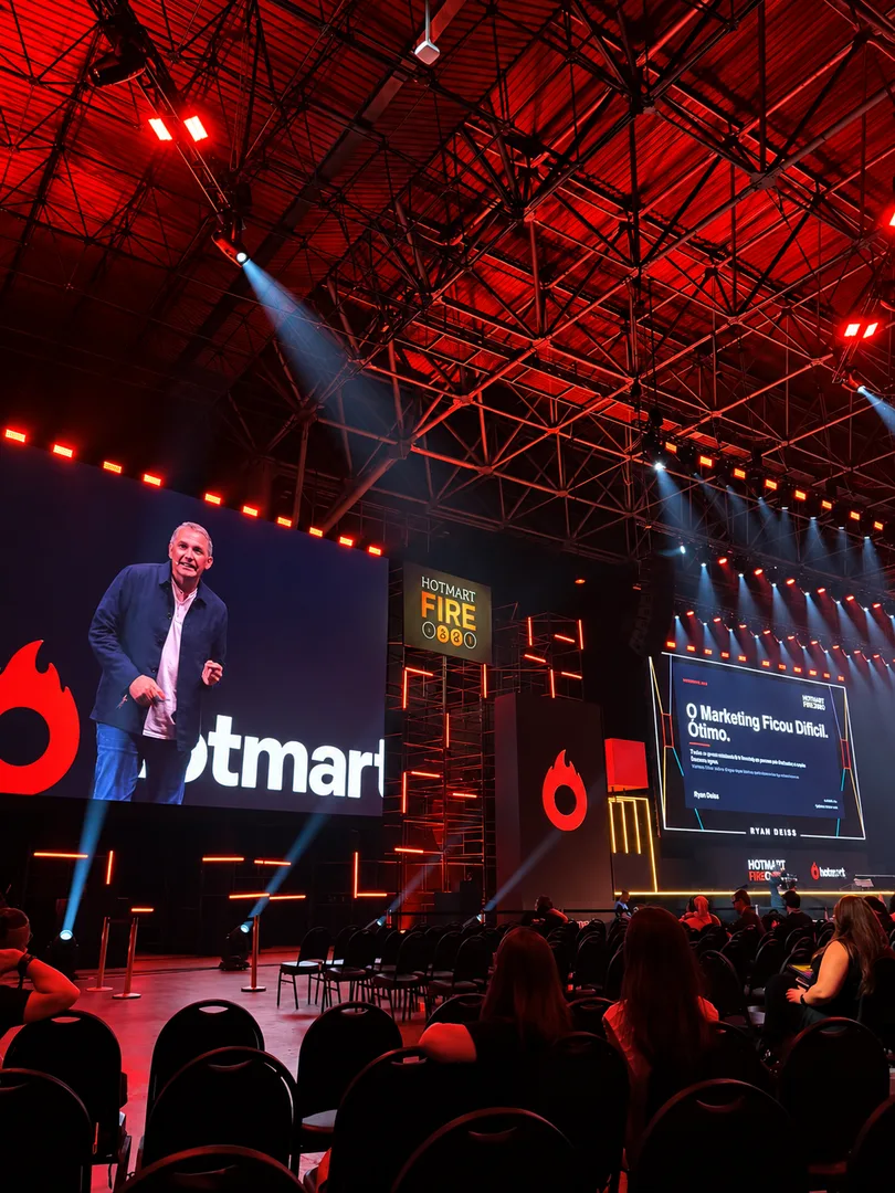 Insights HOTFIRE 2026: 7 viradas táticas de Ryan Deiss para vender no digital