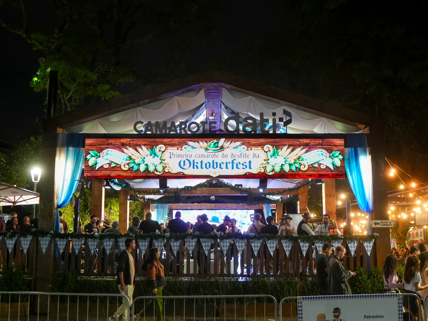 Por que criamos o 1º camarote do desfile da Oktoberfest