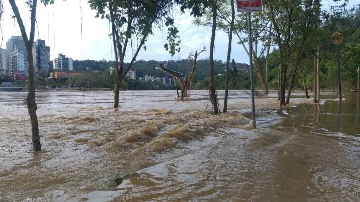 Você sabe em quantos metros a sua rua alaga?
