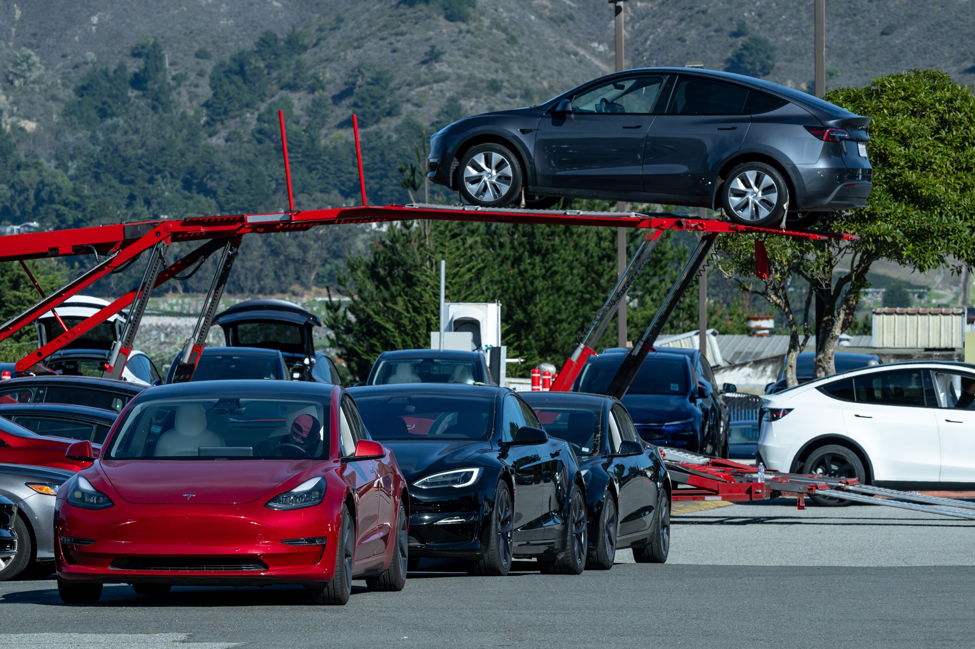 BYD ultrapassa Tesla e assume liderança mundial em vendas de carros elétricos