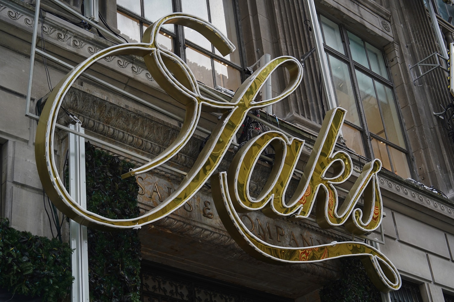 Amazon perde disputa contra financiamento bilionário da Saks em recuperação judicial