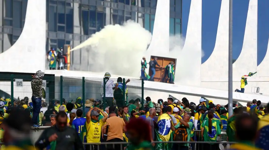 AGU bloqueia 12% de valores devidos por atos de 8 de janeiro