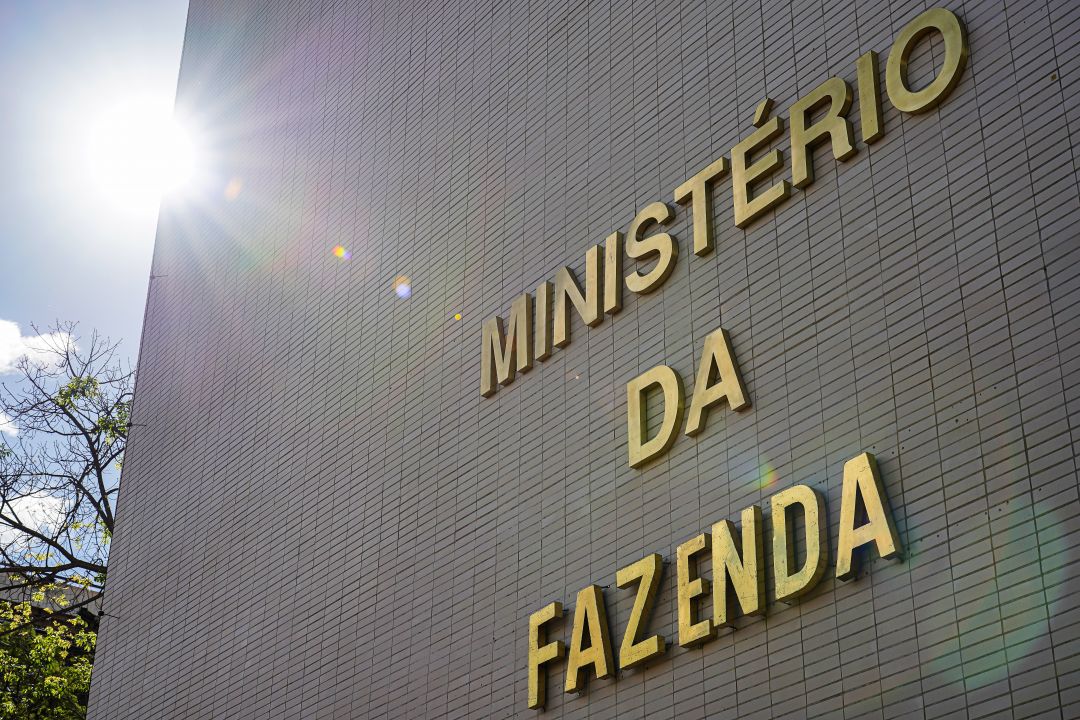 Arrecadação recorde em 2025 reforça pressão fiscal sobre empresas