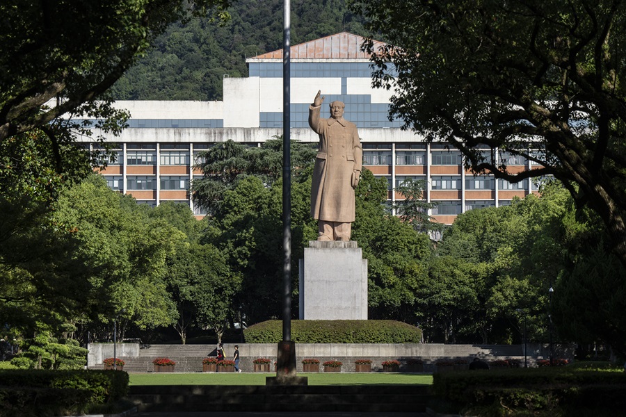 Universidades chinesas avançam em rankings globais, enquanto EUA perdem espaço