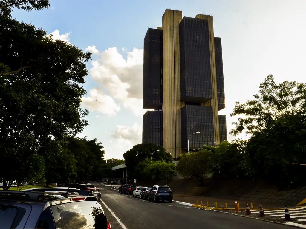IPCA e Payroll: Indicadores movimentam expectativas sobre juros no Brasil e EUA