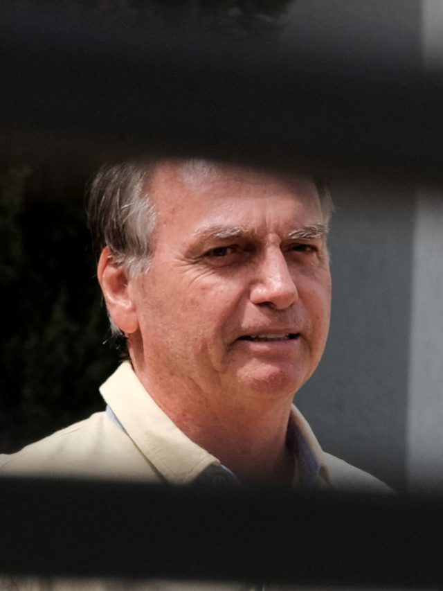 Defesa de Bolsonaro Pede Nova Análise de Condenação no STF
