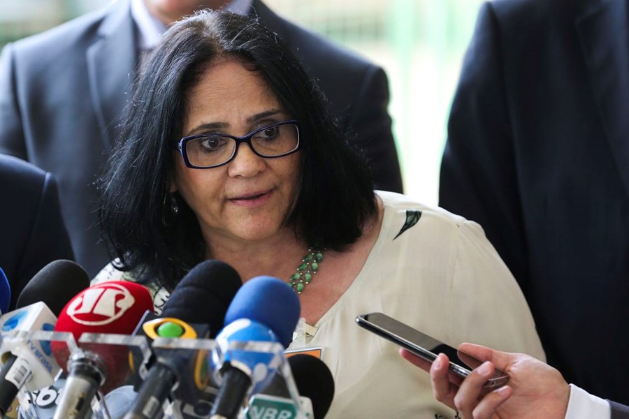 Damares Alves critica Silas Malafaia após menção a igrejas em investigação do INSS