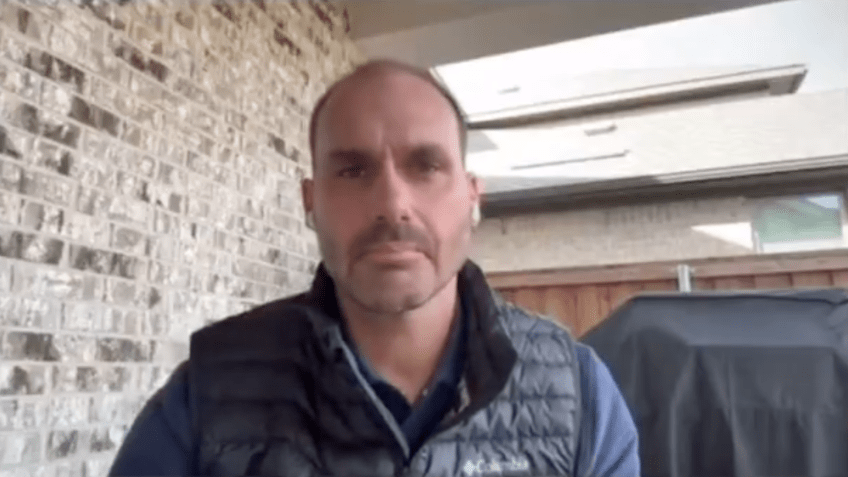 Eduardo Bolsonaro compara prisão de Jair Bolsonaro à de Maduro