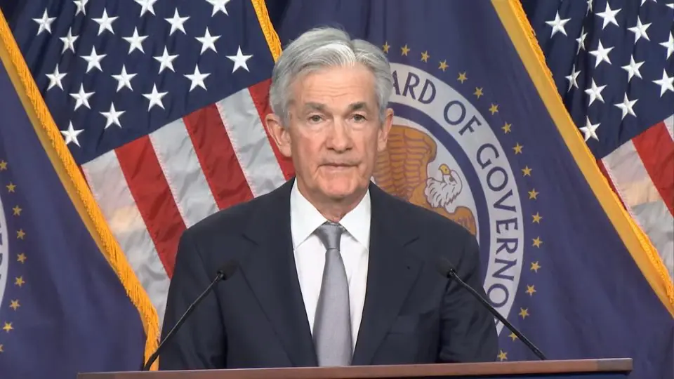 Mercados: Dólar perde força com pressão sobre o Fed; Ibovespa sobe