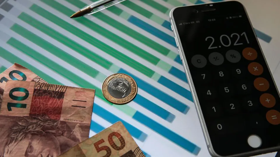 IPCA fecha 2025 em 4,26%, abaixo da meta e das expectativas
