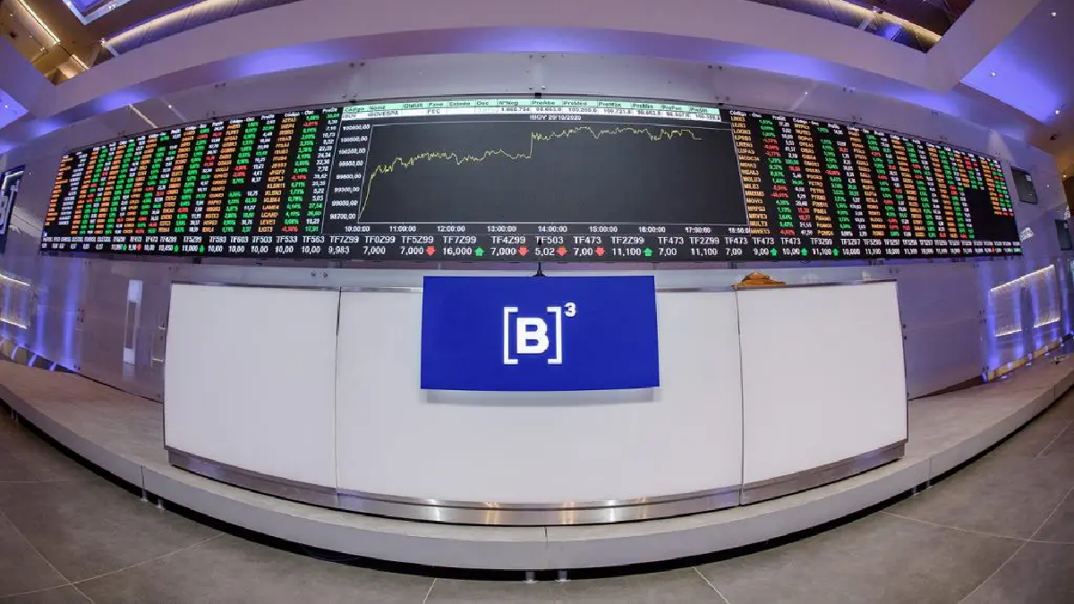 Ibovespa sobe após IPCA e Payroll; dólar cai a R$ 5,36