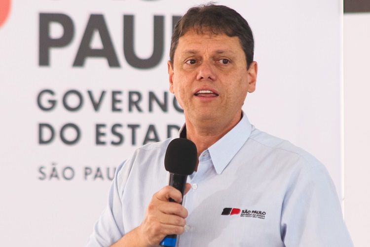 Tarcísio de Freitas fala sobre ódio em ato em memória às vítimas do Holocausto