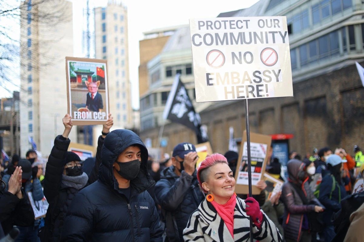 Protesto em Londres contra projeto de embaixada chinesa; decisão em 20 de janeiro