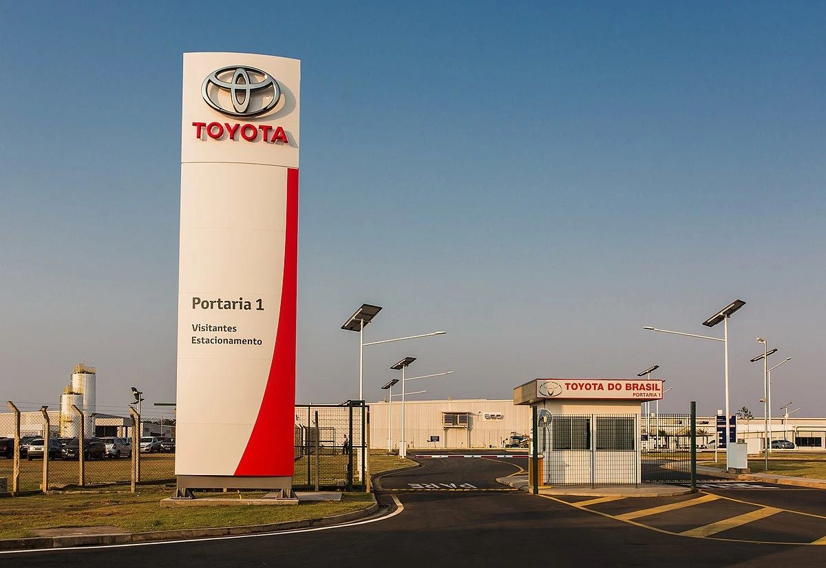 Toyota registra recorde de vendas globais em 2025, apesar de tarifas nos EUA