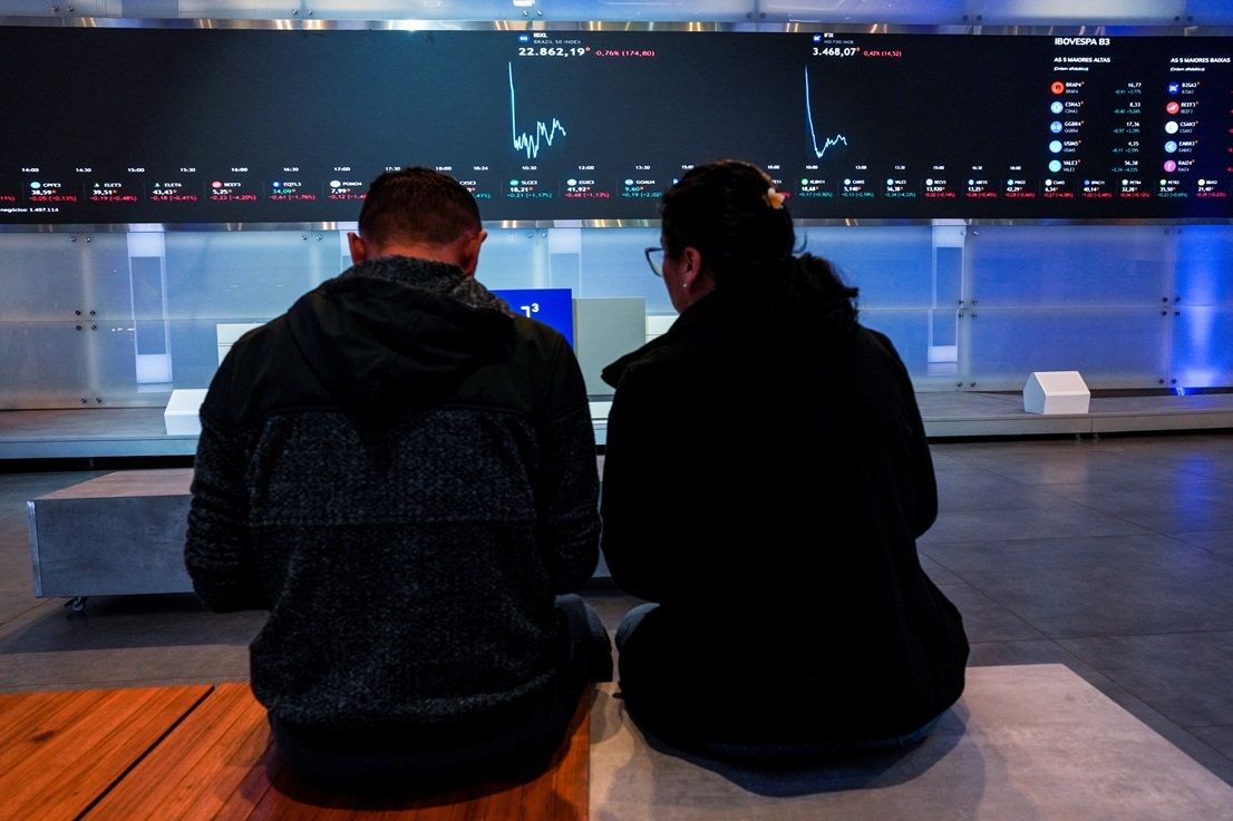 Selic Inalterada: Setores de construção e small caps ganham destaque, dizem especialistas