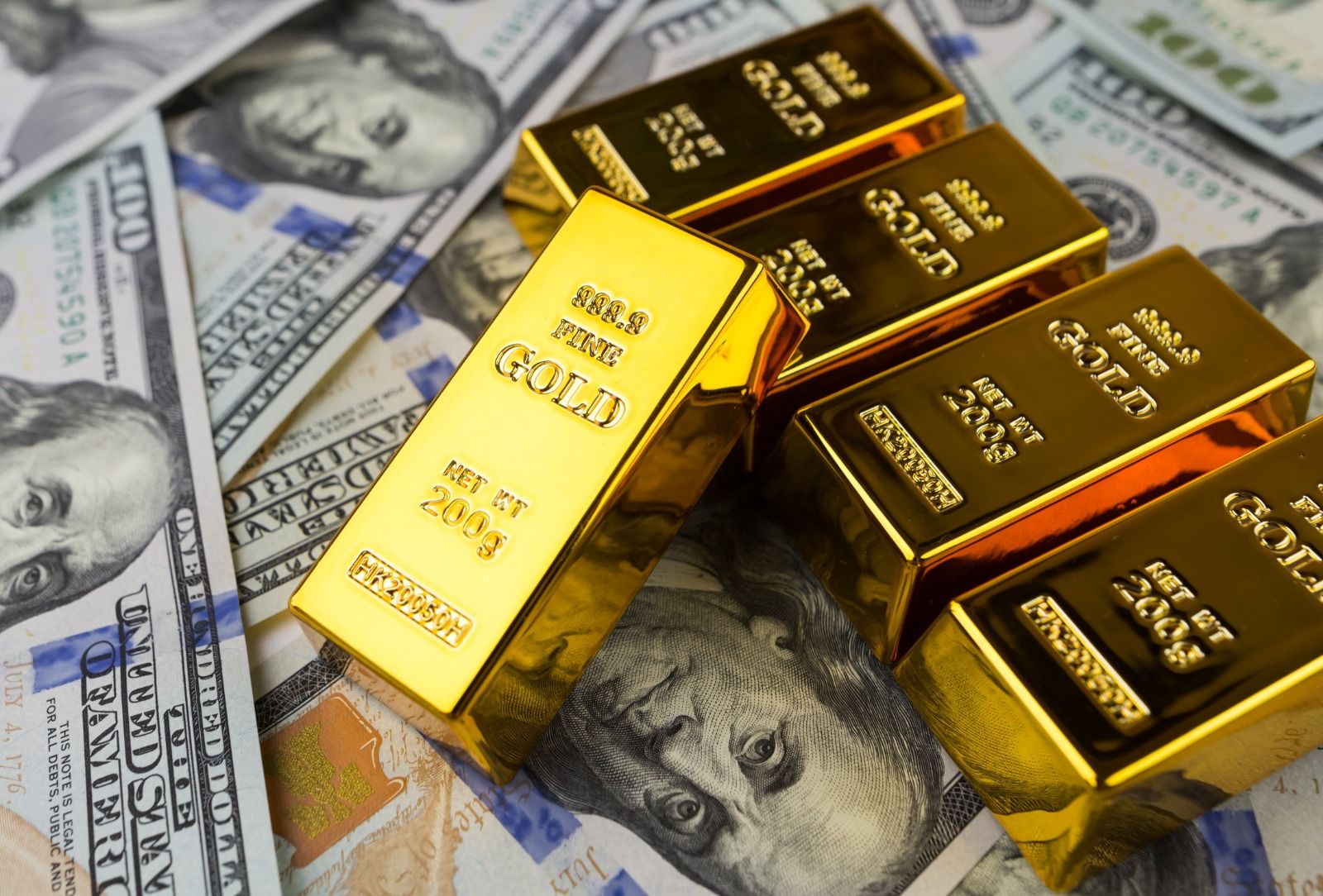 Ouro atinge novo recorde acima de US$ 5.500 após ameaças de Trump ao Irã