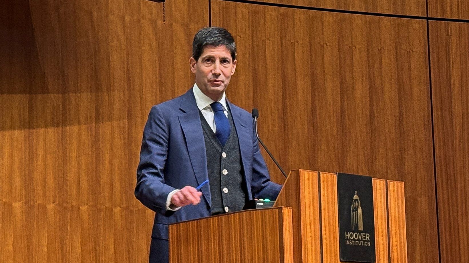 Kevin Warsh é indicado para presidir o Federal Reserve, dizem economistas