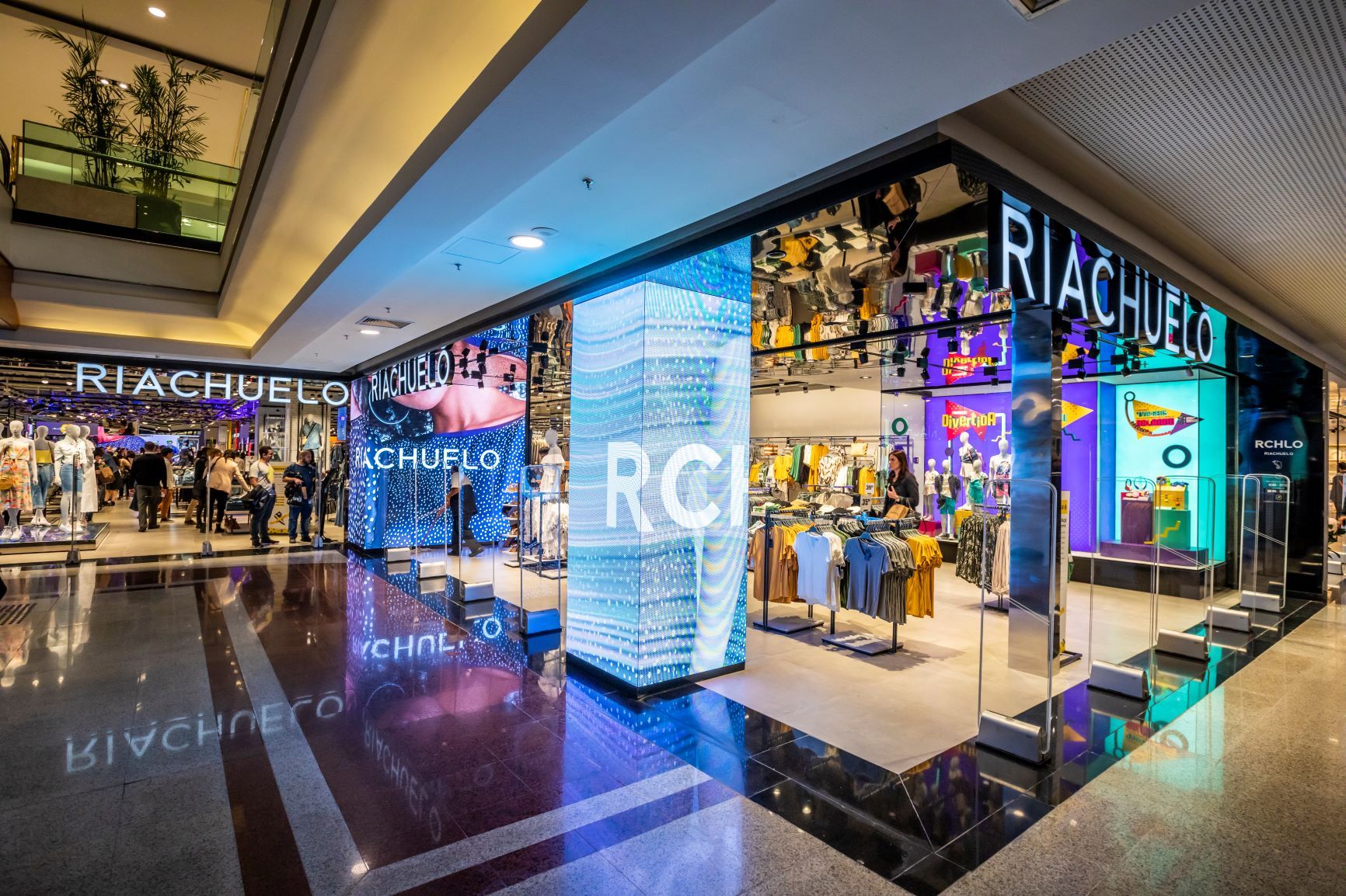 Fitch eleva nota de crédito da Guararapes (GUAR3), dona da Riachuelo