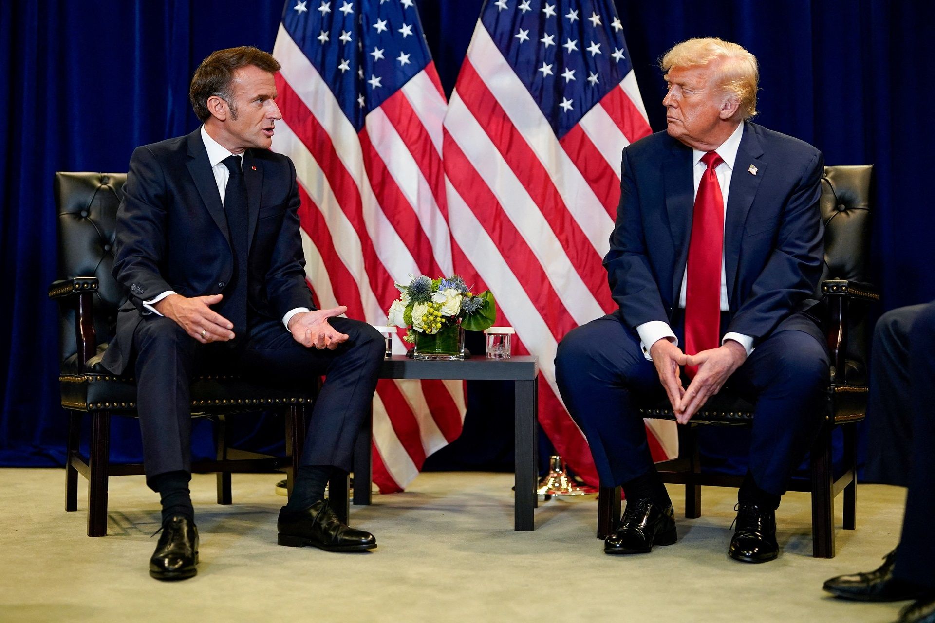 Trump ameaça taxar vinhos franceses em 200% para participação em conselho de paz
