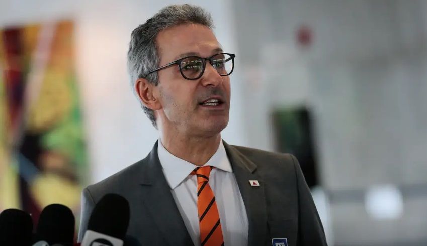 Oposição acusa Zema por uso de avião oficial em agendas de pré-campanha