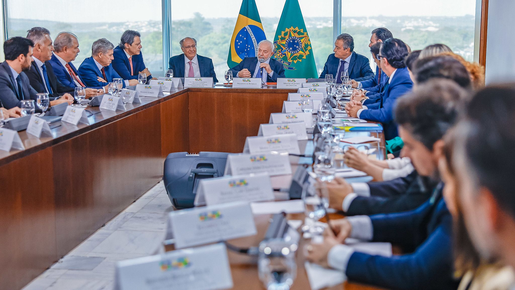 Lula deve perder 21 ministros para eleições, além da saída de Gleisi Hoffmann