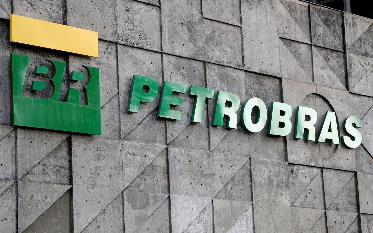 Petrobras (PETR4) sobe após rompimento técnico e se aproxima de topo histórico