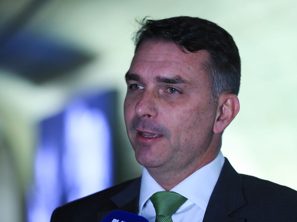 Flávio Bolsonaro reembolsa Senado após viagem para evento de pré-campanha