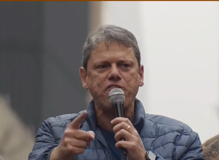 Tarcísio de Freitas comenta invasão dos EUA à Venezuela