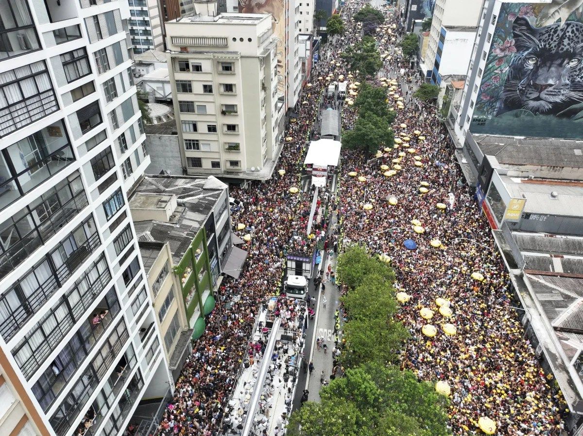 Pré-carnaval em SP: prefeito diz que foi sucesso, mas blocos tiveram superlotação