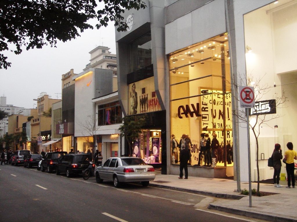 Oscar Freire: aumento de prédios eleva vacância e altera perfil do comércio