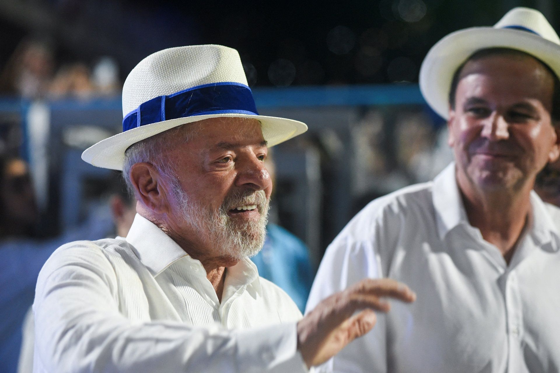 PF contém grupo com camisas da Seleção por críticas a Lula na Sapucaí