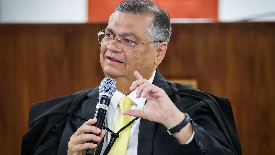 Dino determina revisão de supersalários no Judiciário, Legislativo e Executivo