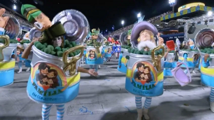 Desfile da Acadêmicos de Niterói com temática pró-Lula gera reação por representação em lata de conserva