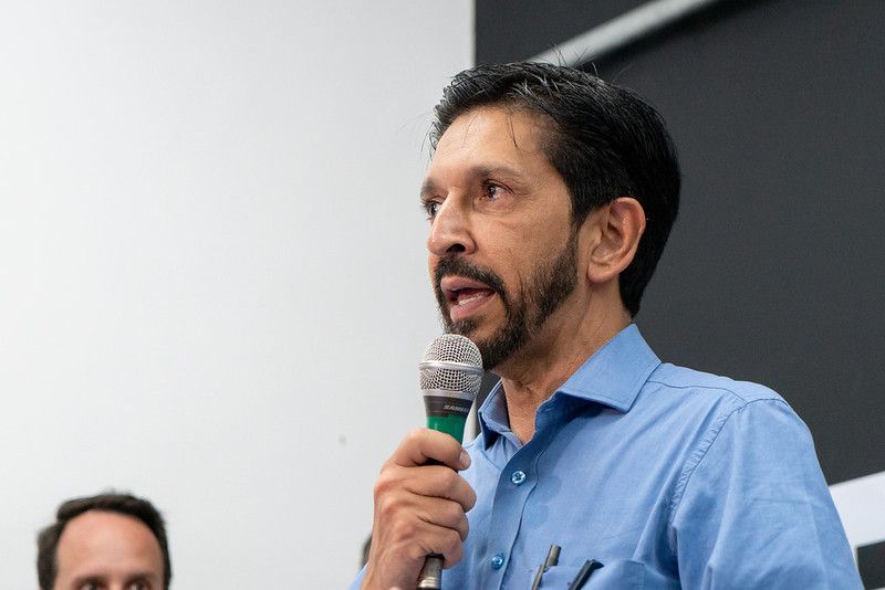 Nunes diz que Bolsonaro tem 'gênio difícil' em evento com Flávio