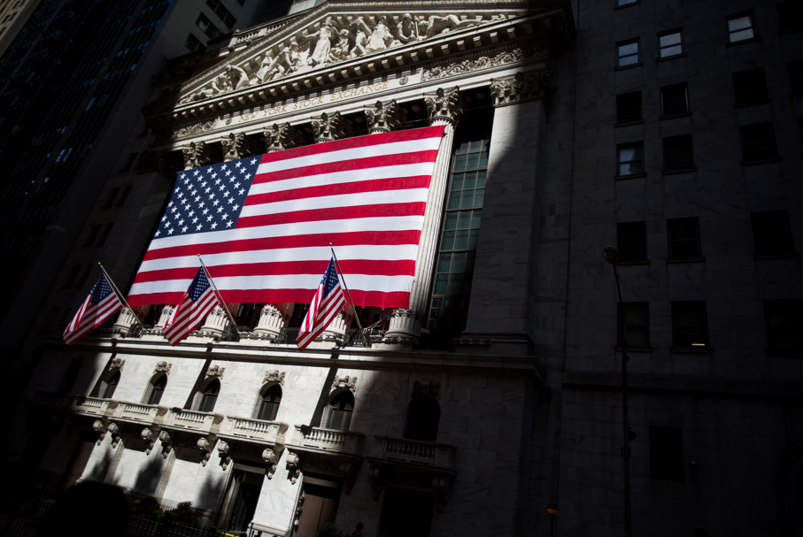 Bolsas de NY abrem em direções opostas com ações de tecnologia em baixa