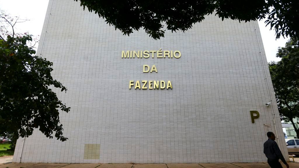 Governo revoga aumento de imposto de importação para itens de informática