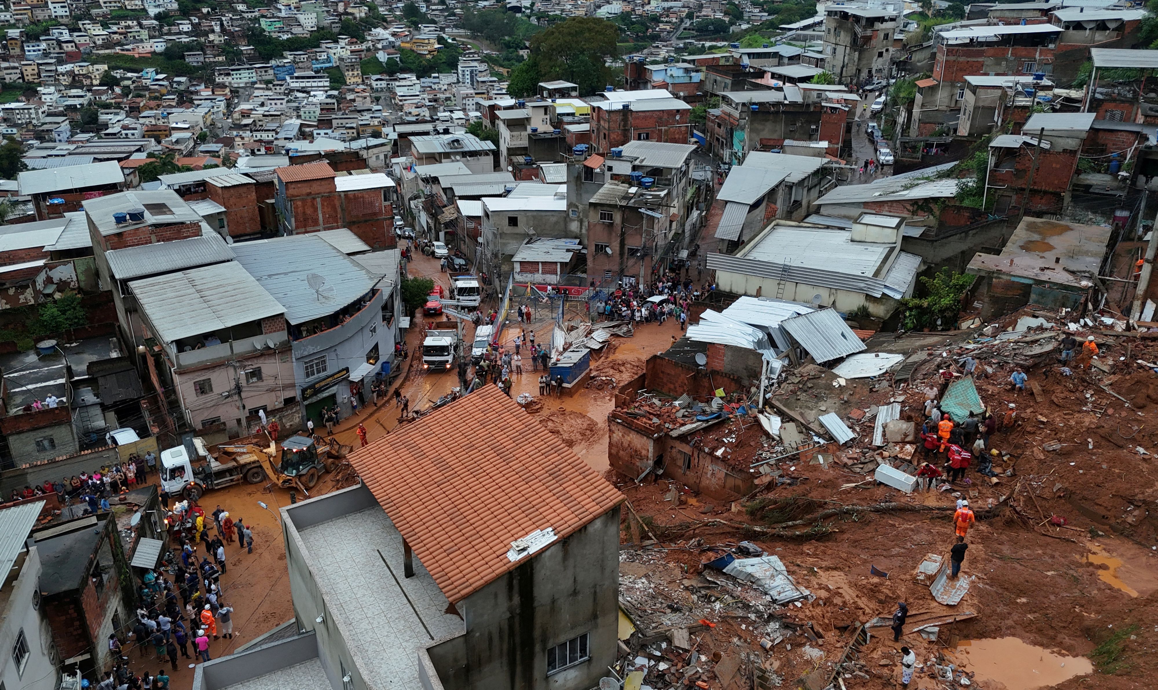 Chuvas em Minas Gerais: 64 mortos e buscas por desaparecidos